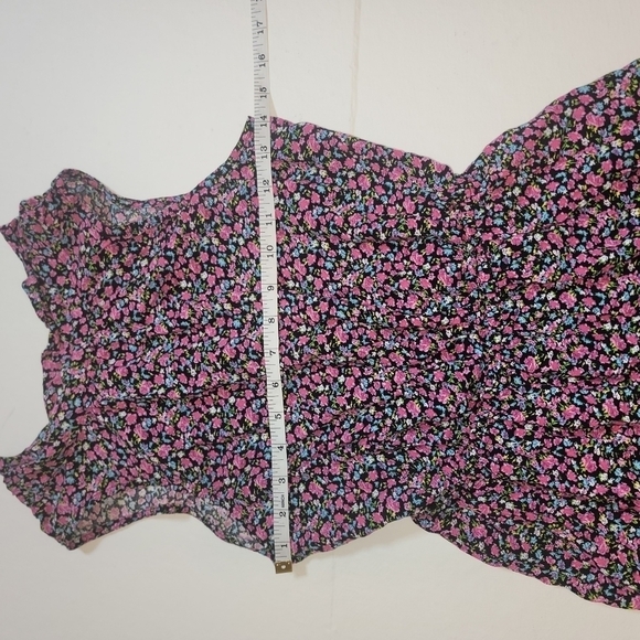 Forever 21 small Jumper shorts outfit. Romper  Black with floral. - Picture 8 of 11